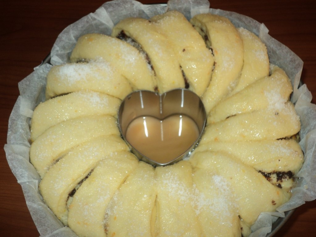 Coronită cu ciocolată din aluat dospit