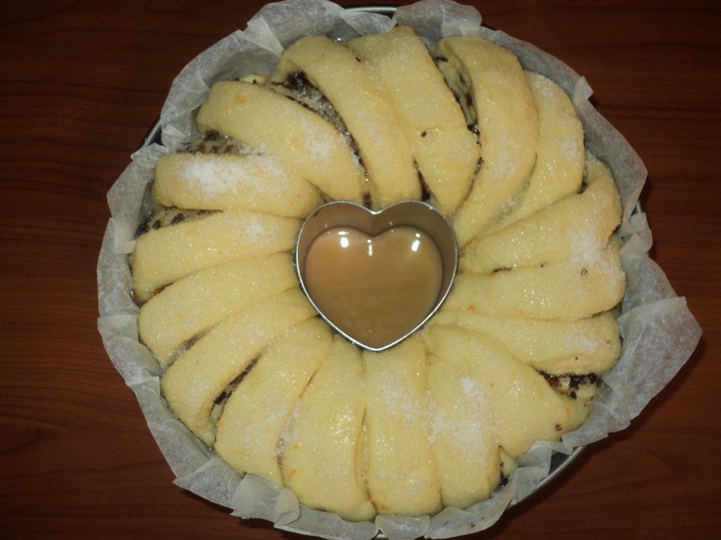 Coronită cu ciocolată din aluat dospit