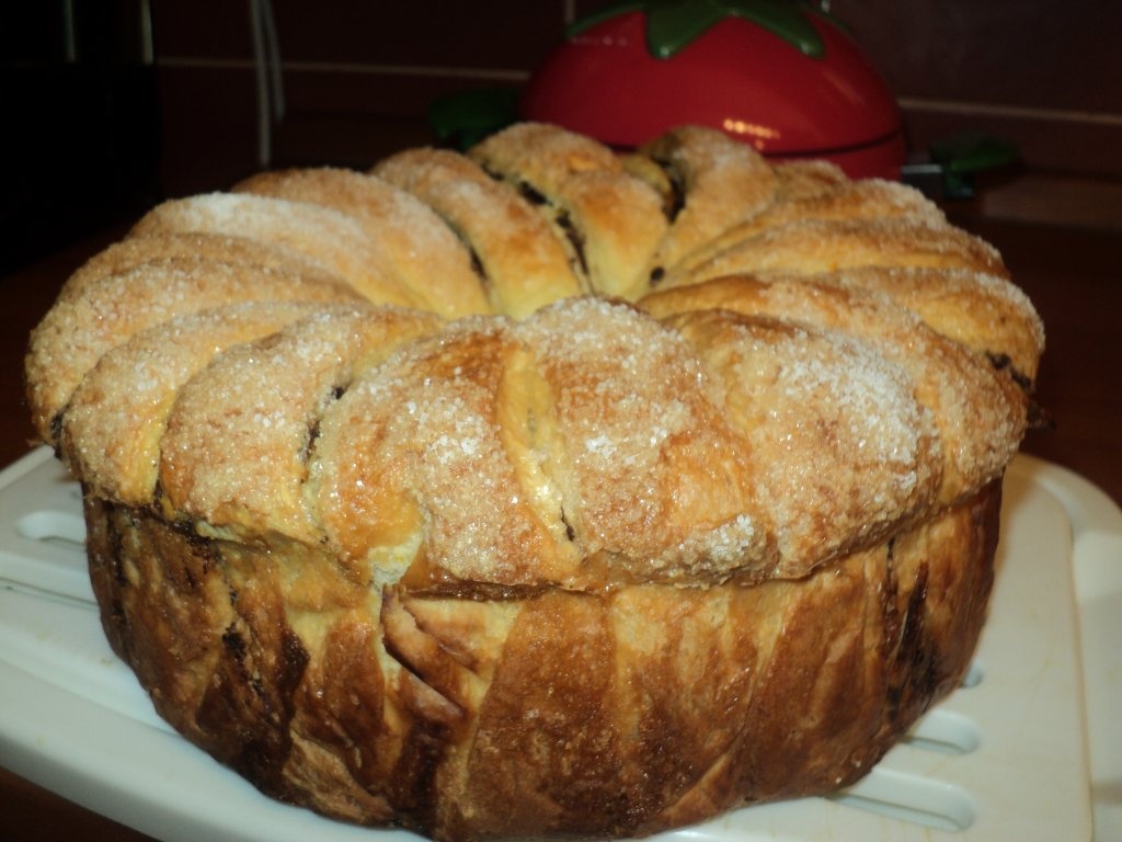 Coronită cu ciocolată din aluat dospit