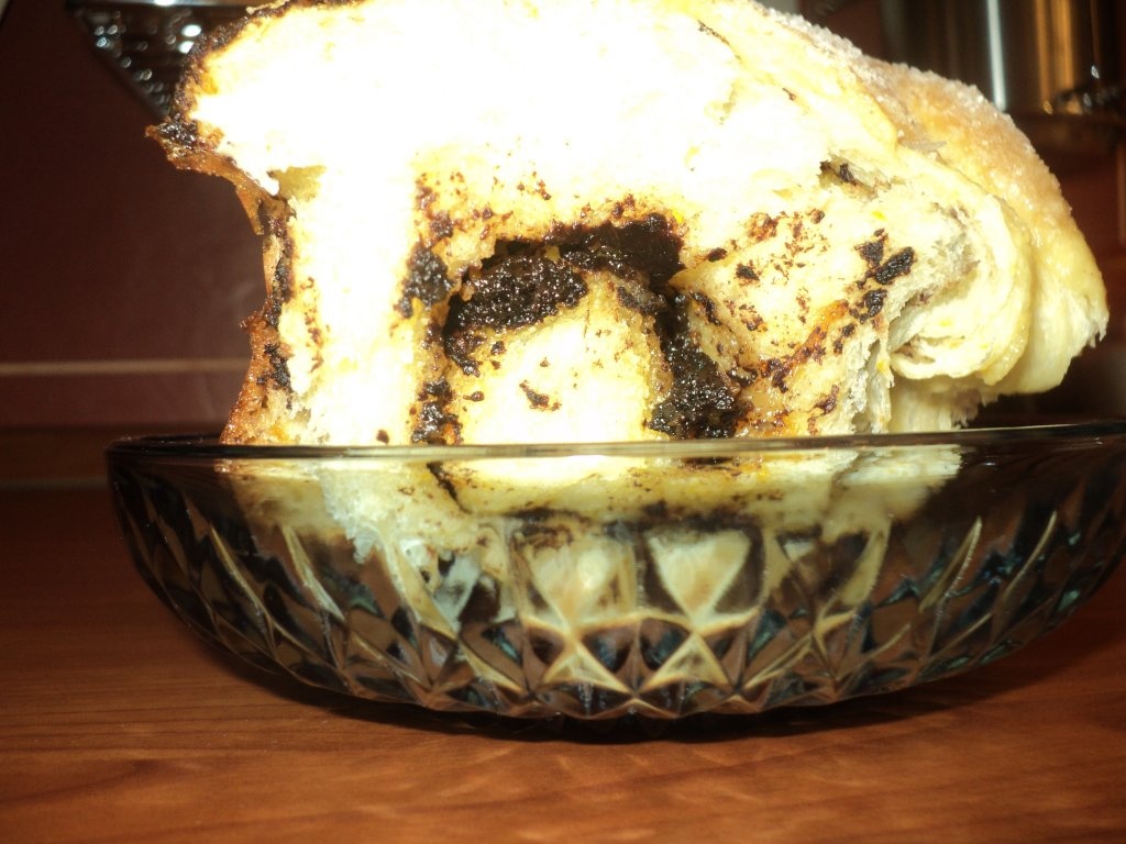 Coronită cu ciocolată din aluat dospit