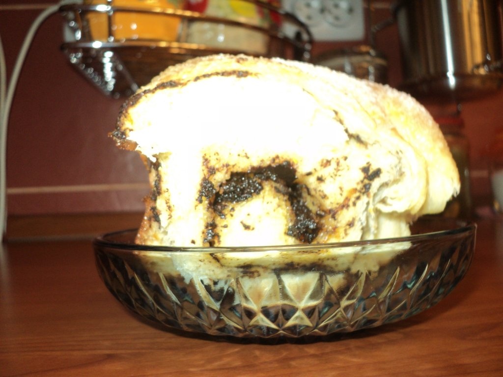 Coronită cu ciocolată din aluat dospit