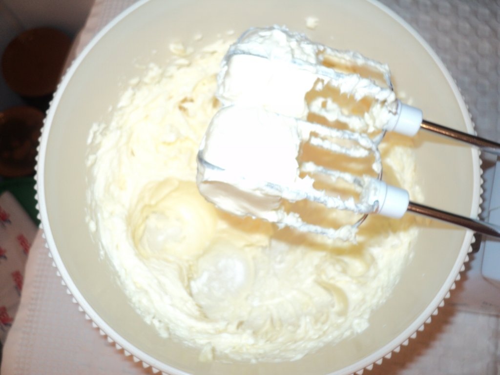 Tort cu crema de nuca si ness