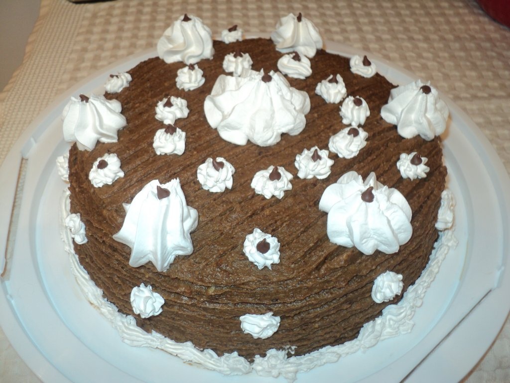 Tort cu crema de nuca si ness