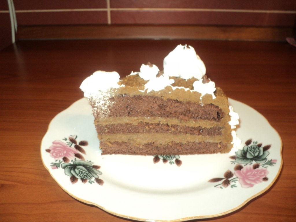 Tort cu crema de nuca si ness