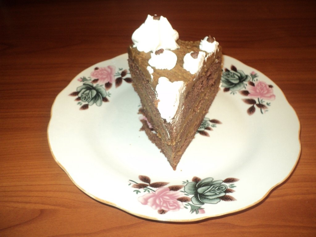 Tort cu crema de nuca si ness