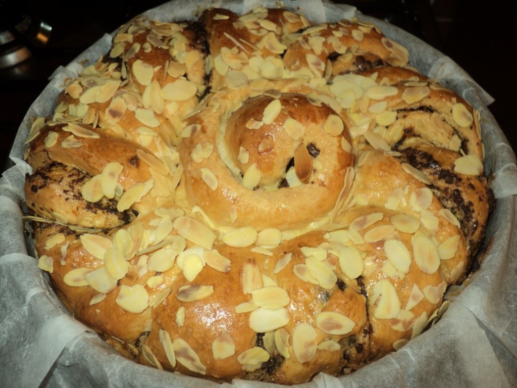 Cozonac cu fulgi de migdale