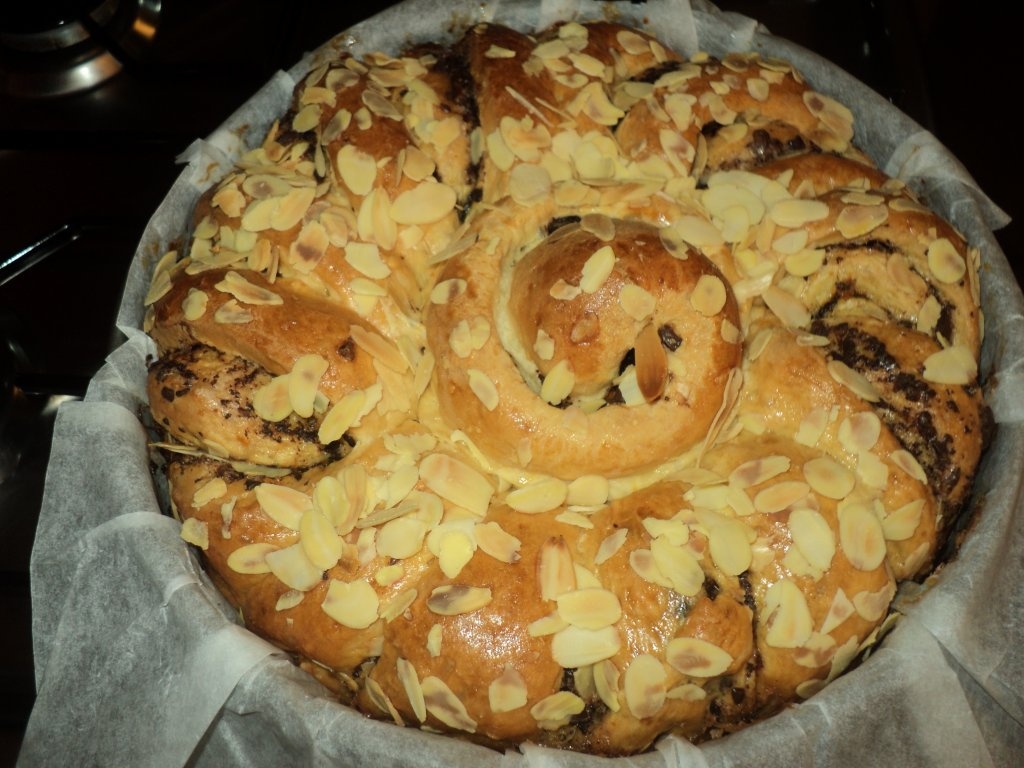 Cozonac cu fulgi de migdale