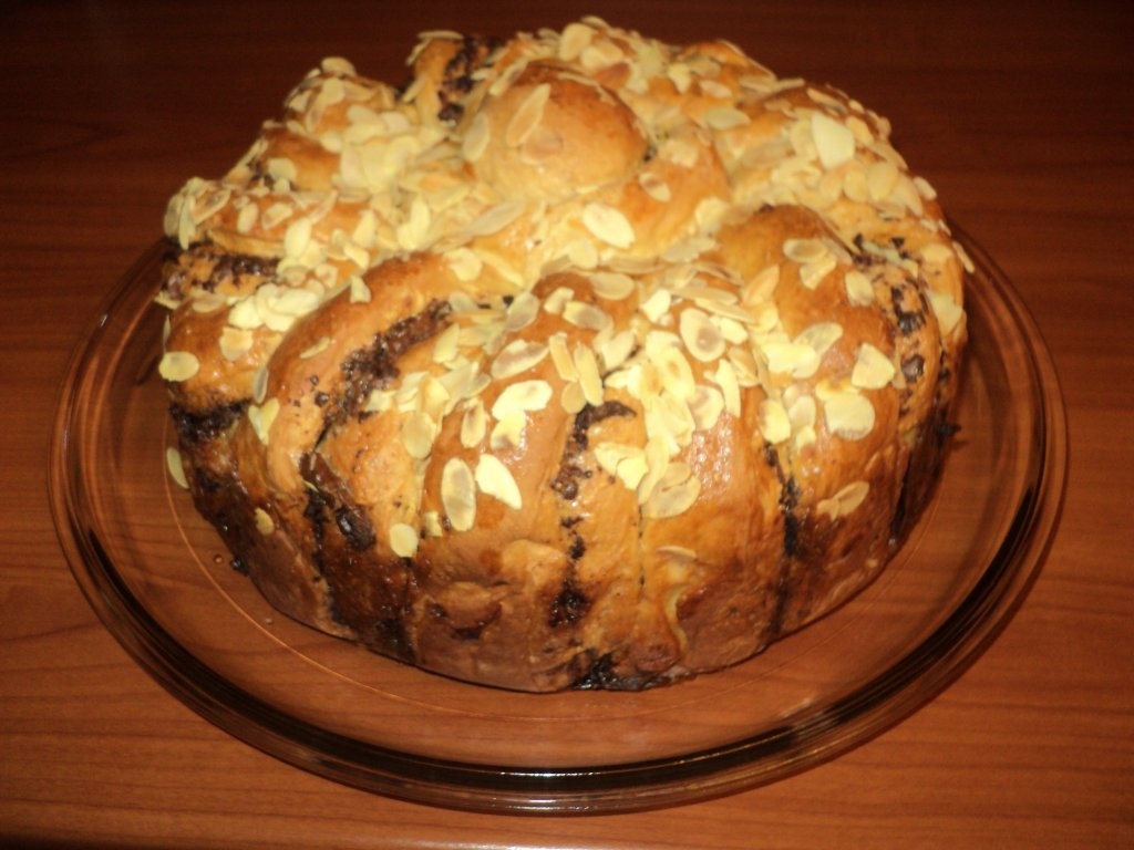 Cozonac cu fulgi de migdale