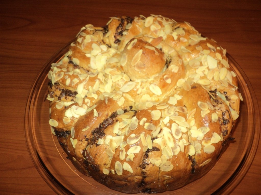 Cozonac cu fulgi de migdale