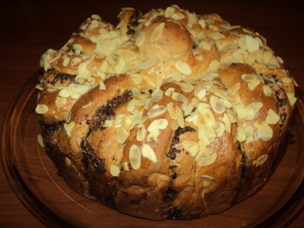 Cozonac cu fulgi de migdale