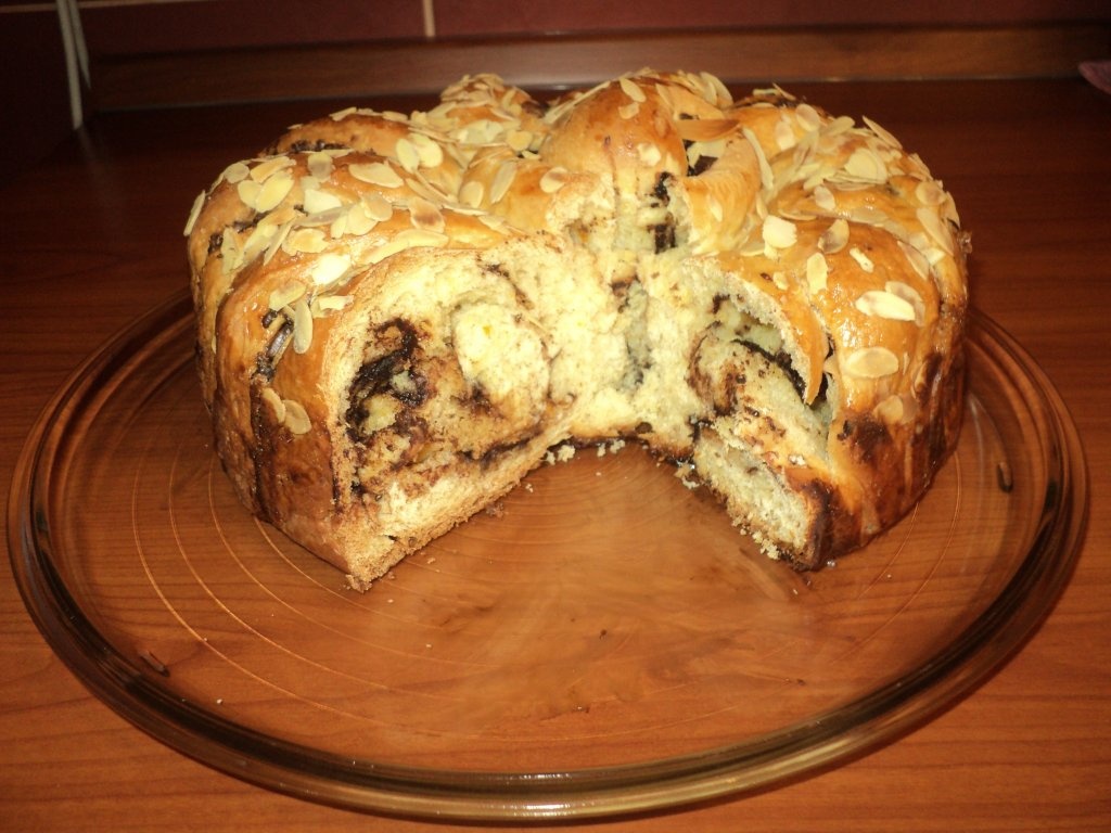 Cozonac cu fulgi de migdale