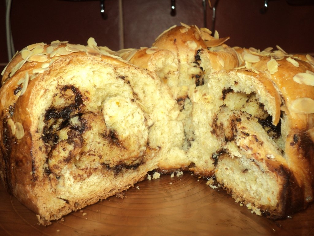 Cozonac cu fulgi de migdale