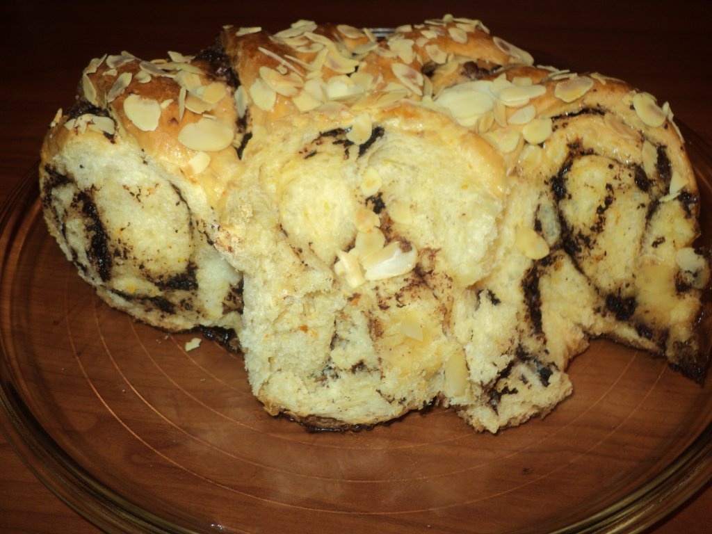 Cozonac cu fulgi de migdale