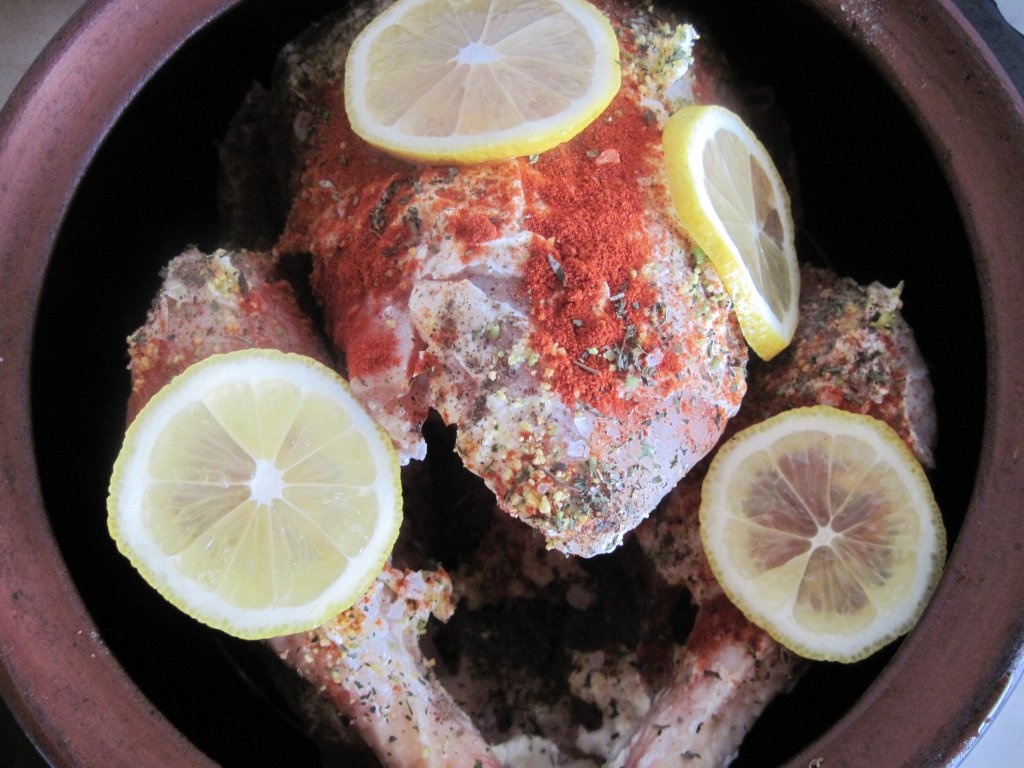 Friptura de pui cu lamaie, si cartofi copti cu usturoi