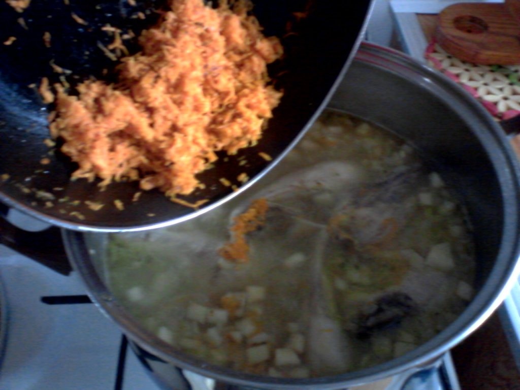 Ciorba "usoara " de pui