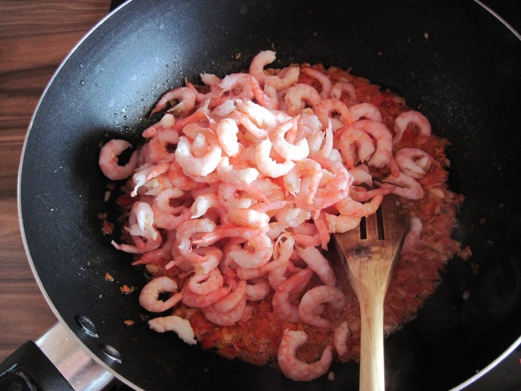 Creveti cu usturoi (reteta GoodFood)