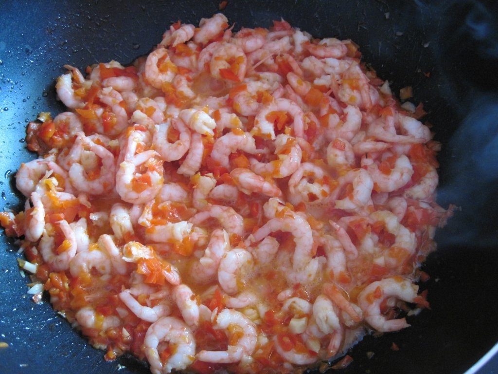 Creveti cu usturoi (reteta GoodFood)