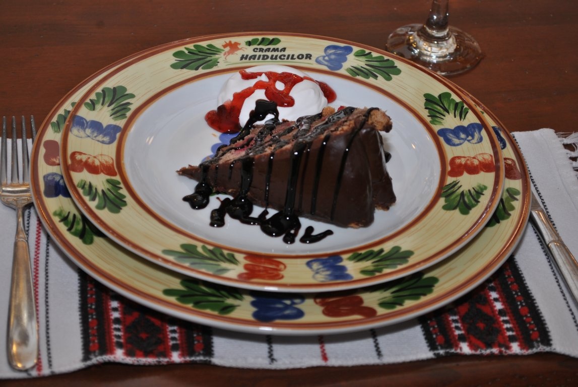 Tort de ciocolata cu visine