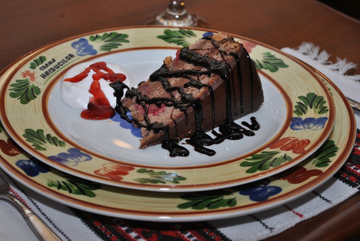 Tort de ciocolata cu visine