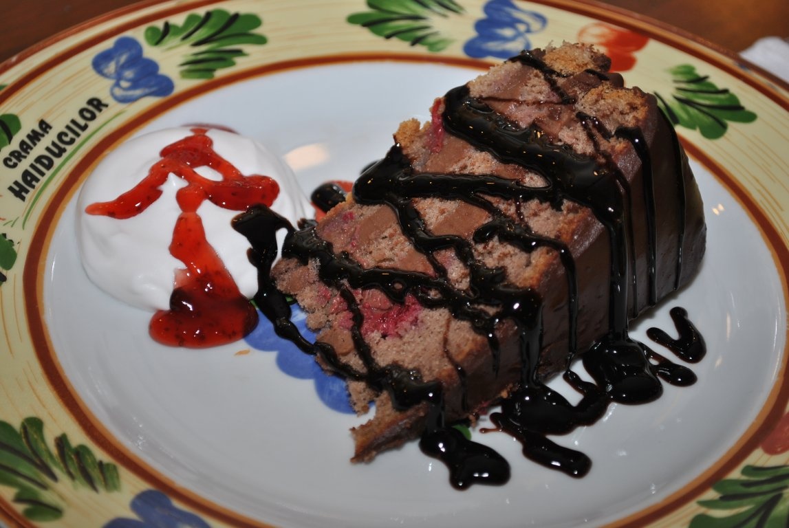 Tort de ciocolata cu visine