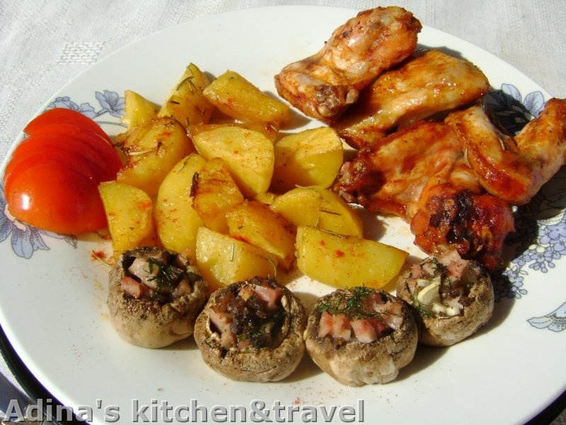 Aripioare marinate in stil thailandez cu garnituri