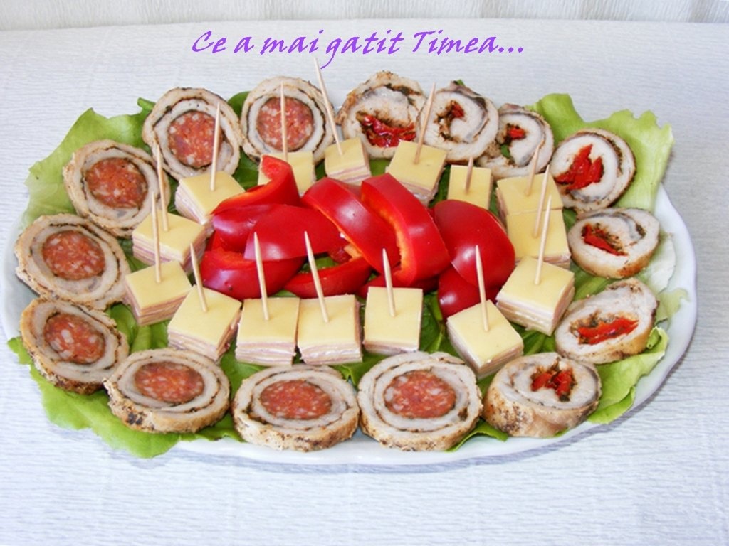 Rulada de porc cu carnat afumat