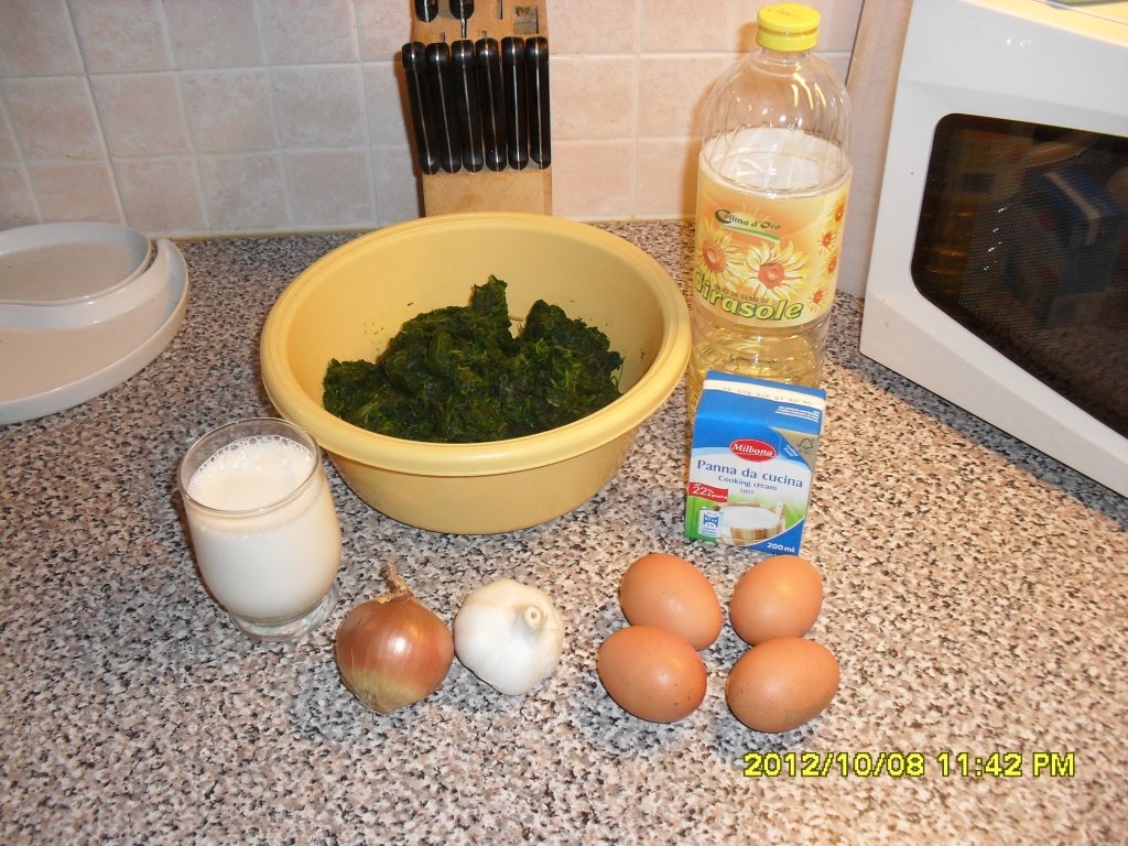 Spanac scazut cu lapte si ochi de ou