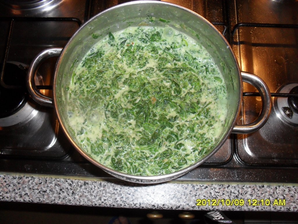 Spanac scazut cu lapte si ochi de ou