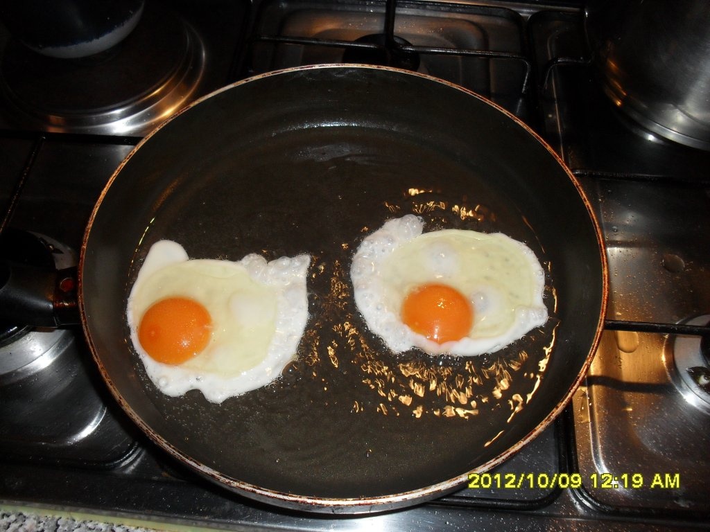 Spanac scazut cu lapte si ochi de ou