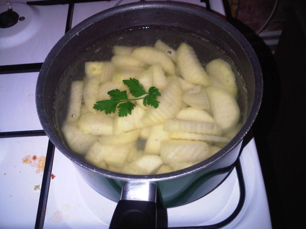 Chiftele de pui cu cartofi