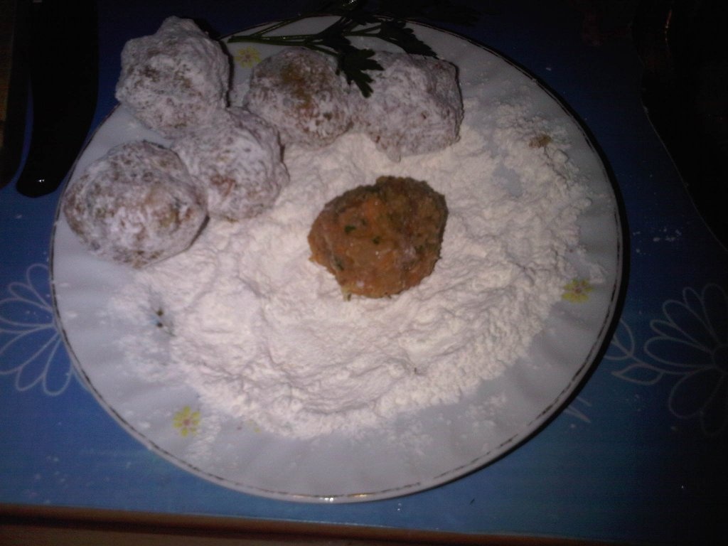 Chiftele de pui cu cartofi