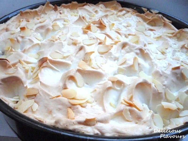 Tarta cu prune si bezea