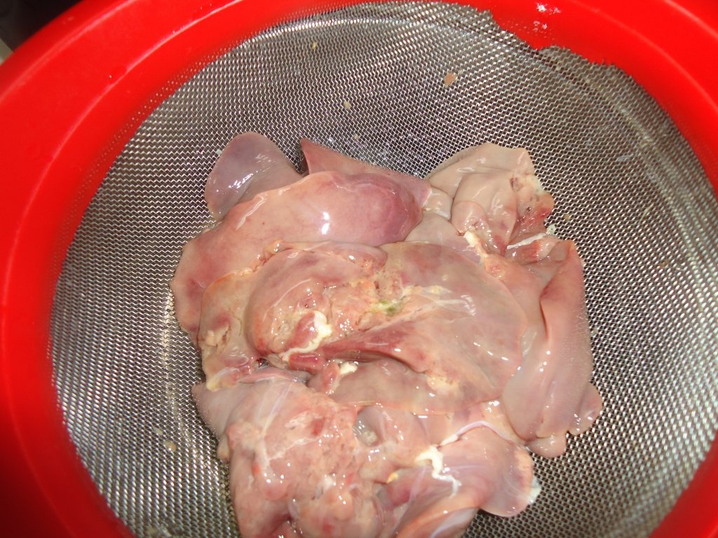 Rulada din ficatei de pui si paine