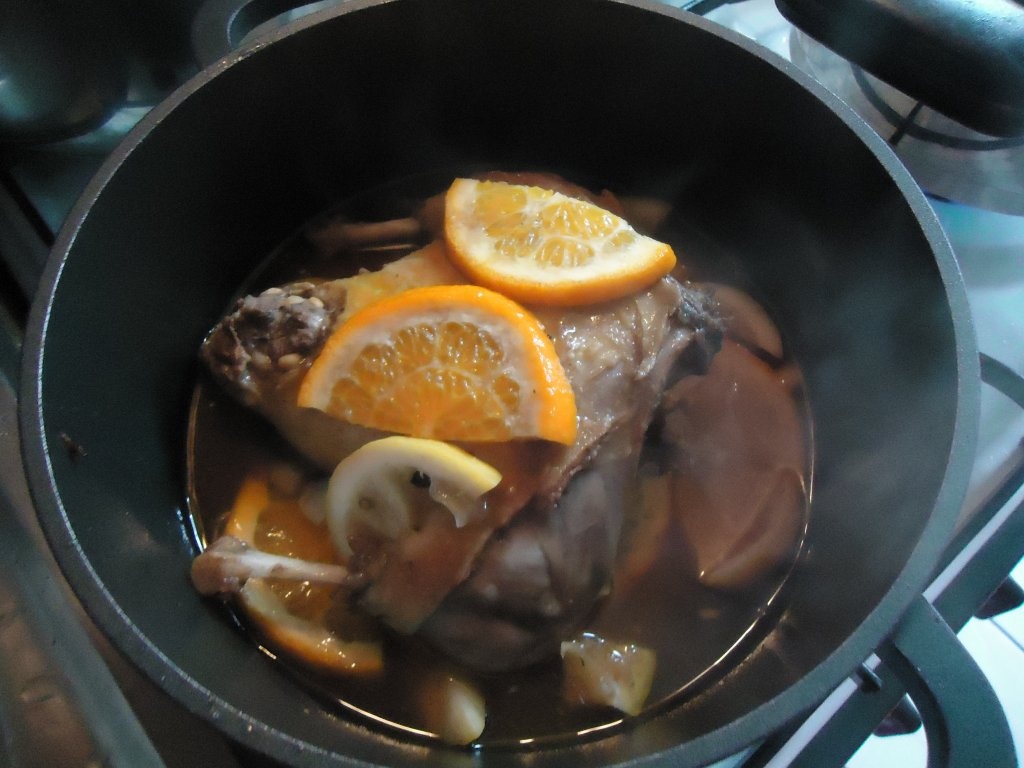 Friptura de rata cu sos de fructe de padure