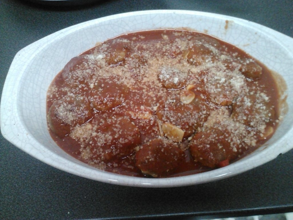 Chiftelute in sos la cuptor