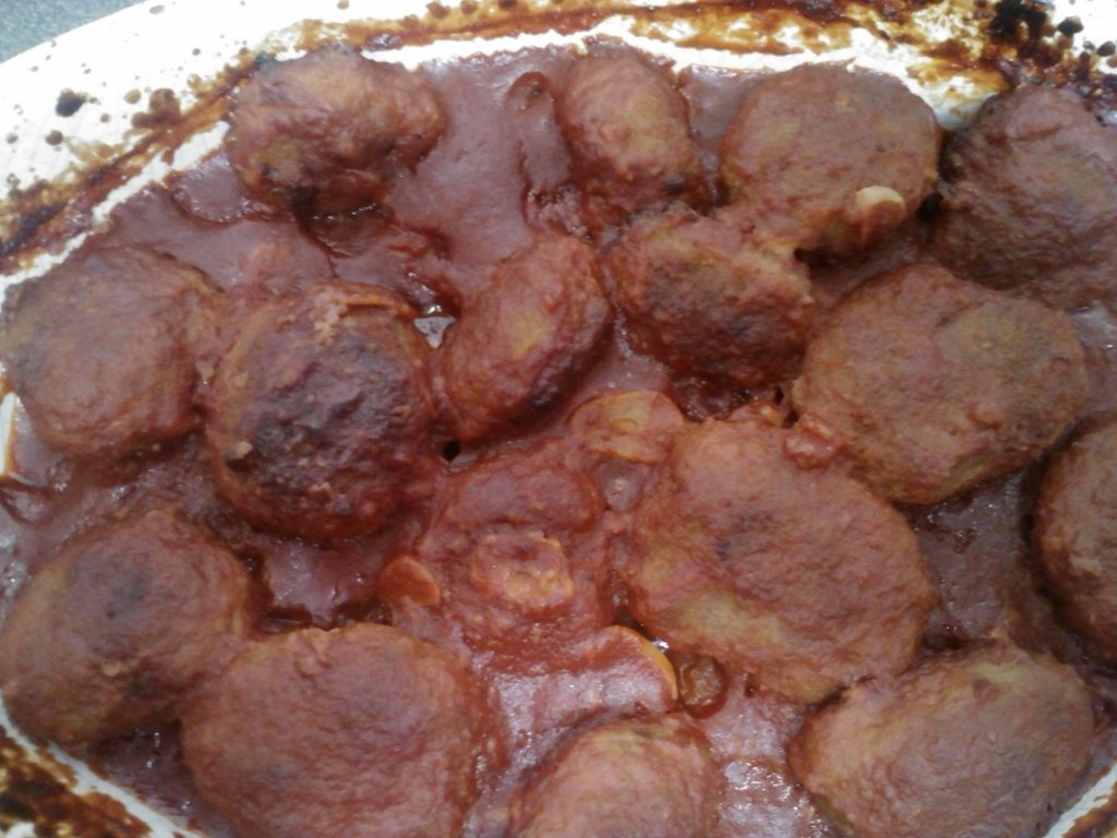 Chiftelute in sos la cuptor