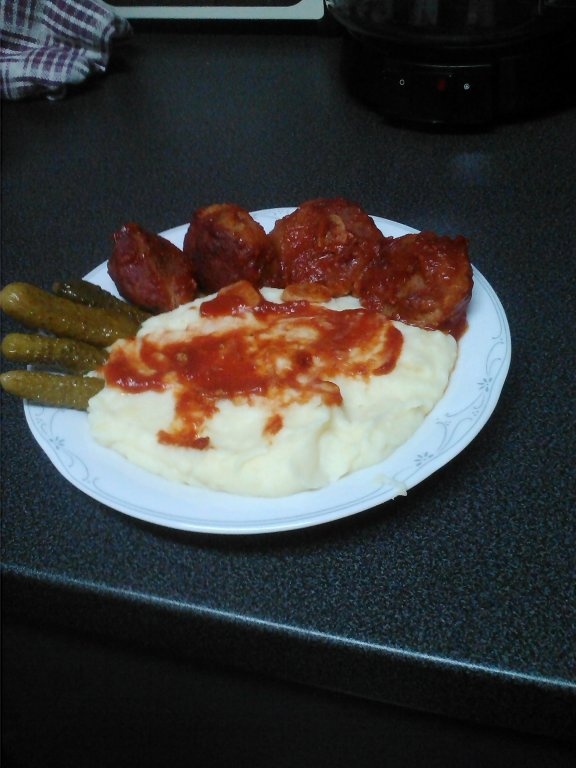 Chiftelute in sos la cuptor