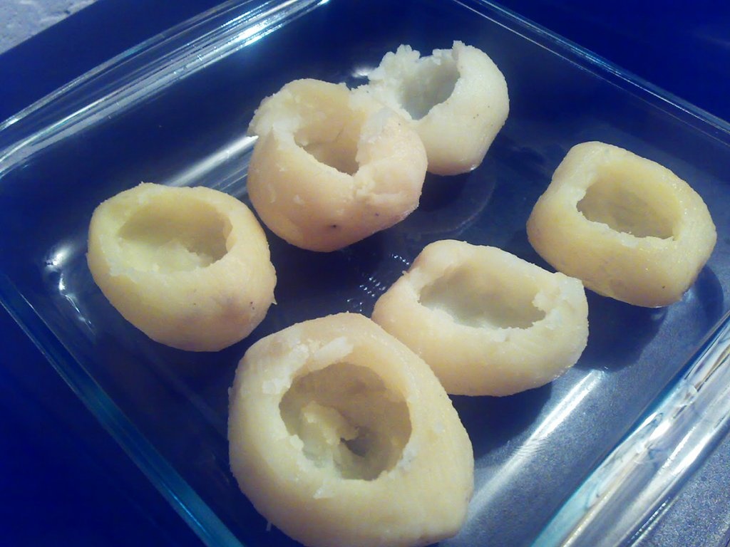 Cartofi la cuptor umpluti cu branza