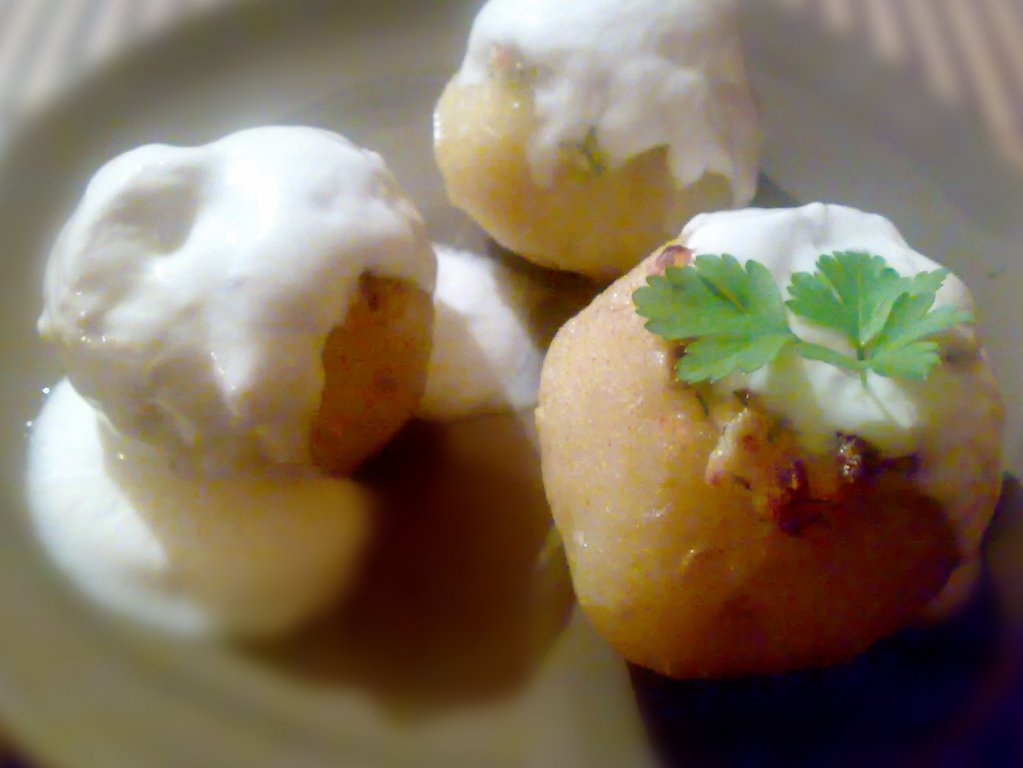 Cartofi la cuptor umpluti cu branza