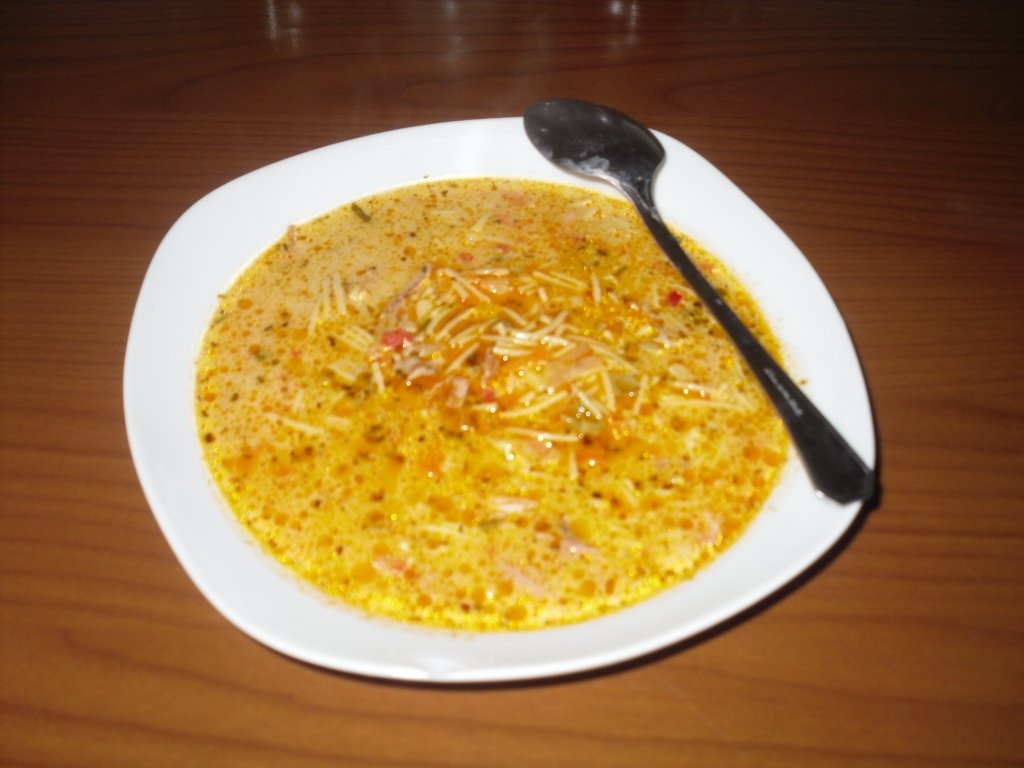 Ciorbă cu carne de găină