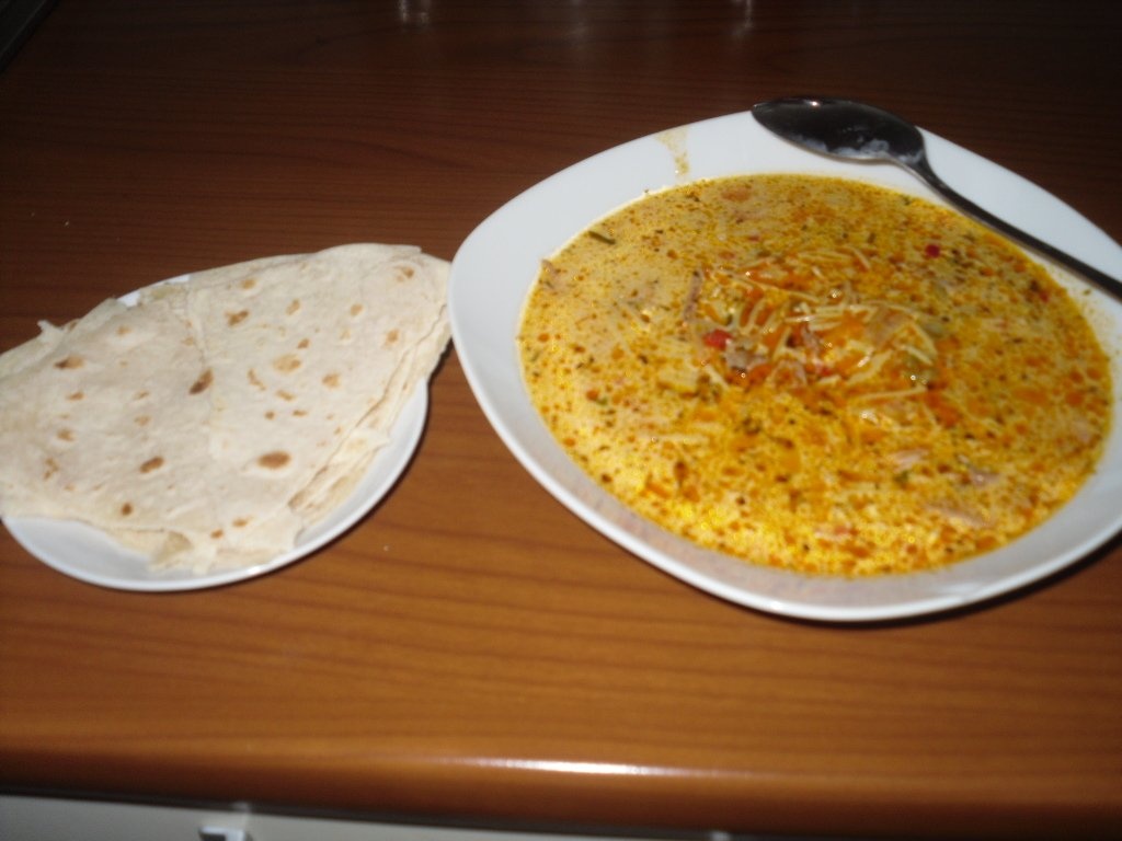 Ciorbă cu carne de găină