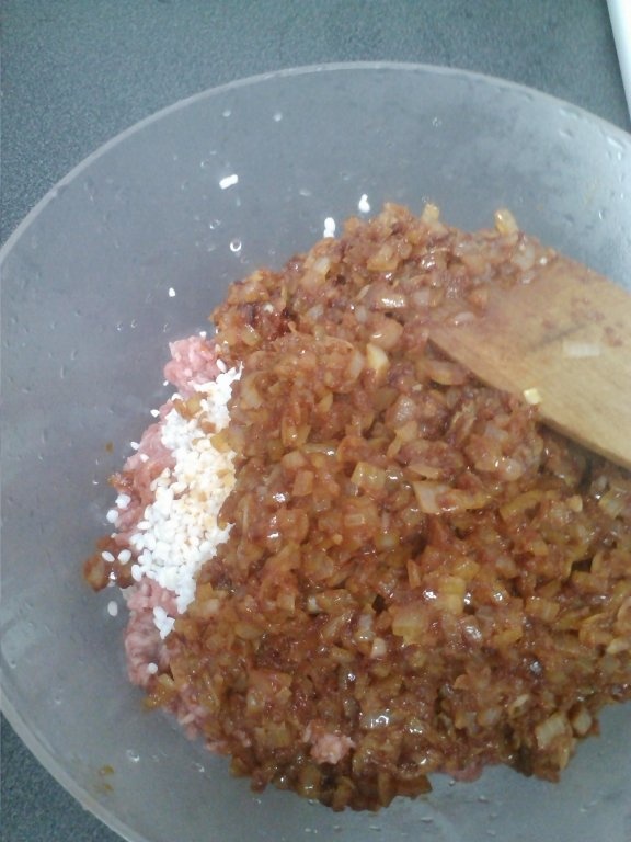 Sarmale in varza murata cu mamaliguta si smintana