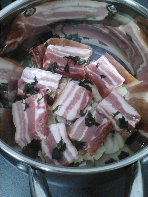 Sarmale in varza murata cu mamaliguta si smintana