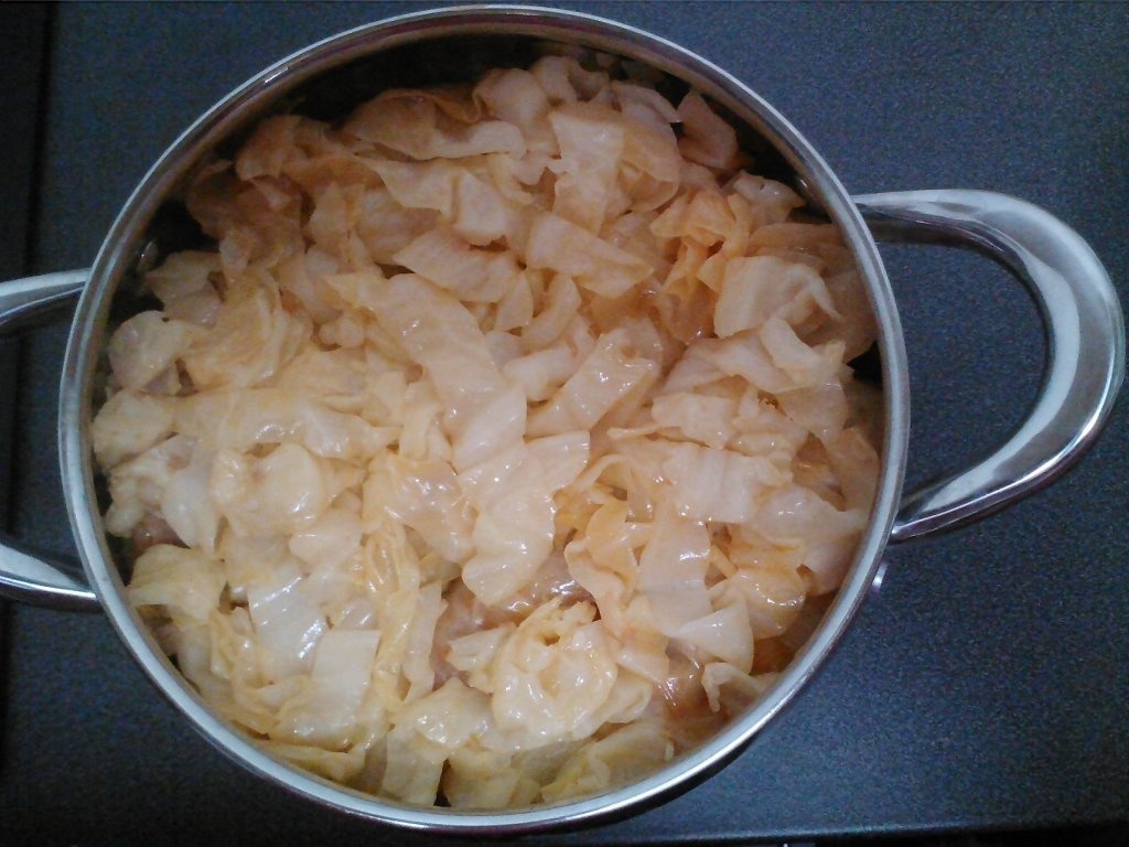 Sarmale in varza murata cu mamaliguta si smintana