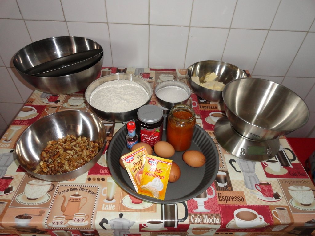 Tarta cu gem si nuca