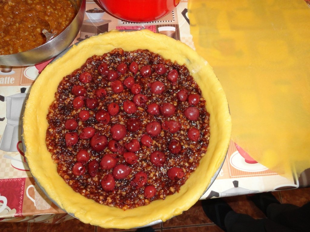 Tarta cu gem si nuca