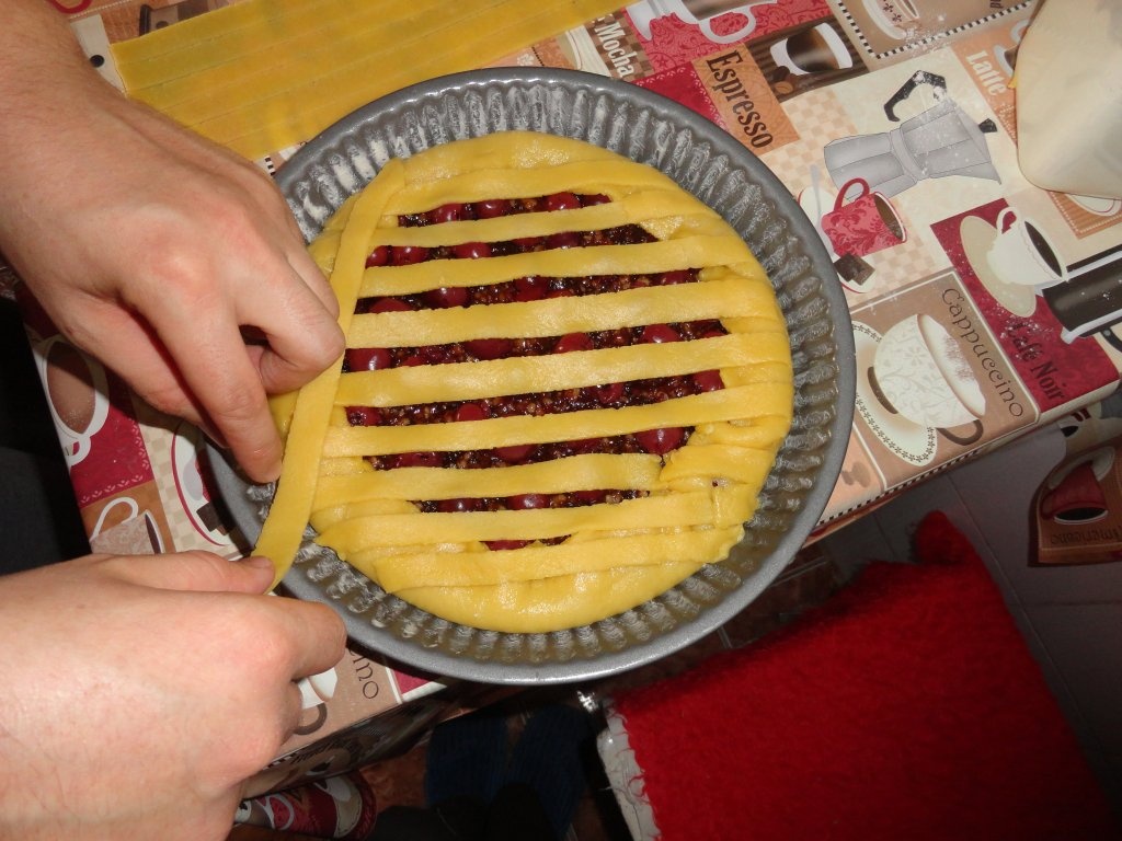 Tarta cu gem si nuca