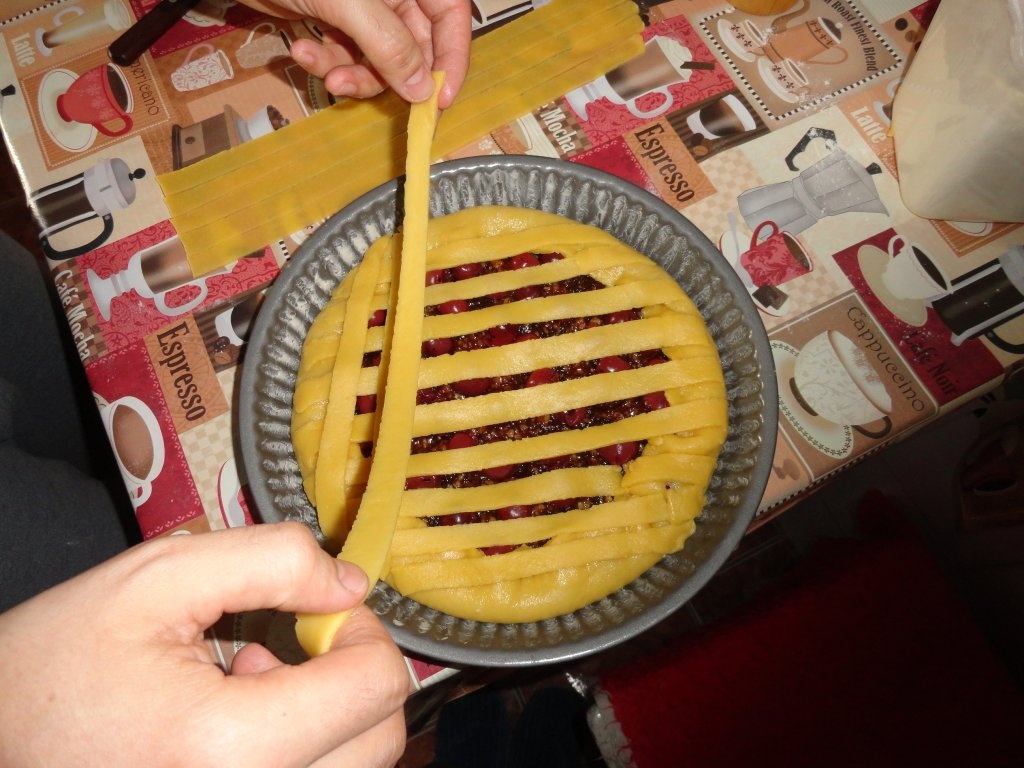 Tarta cu gem si nuca