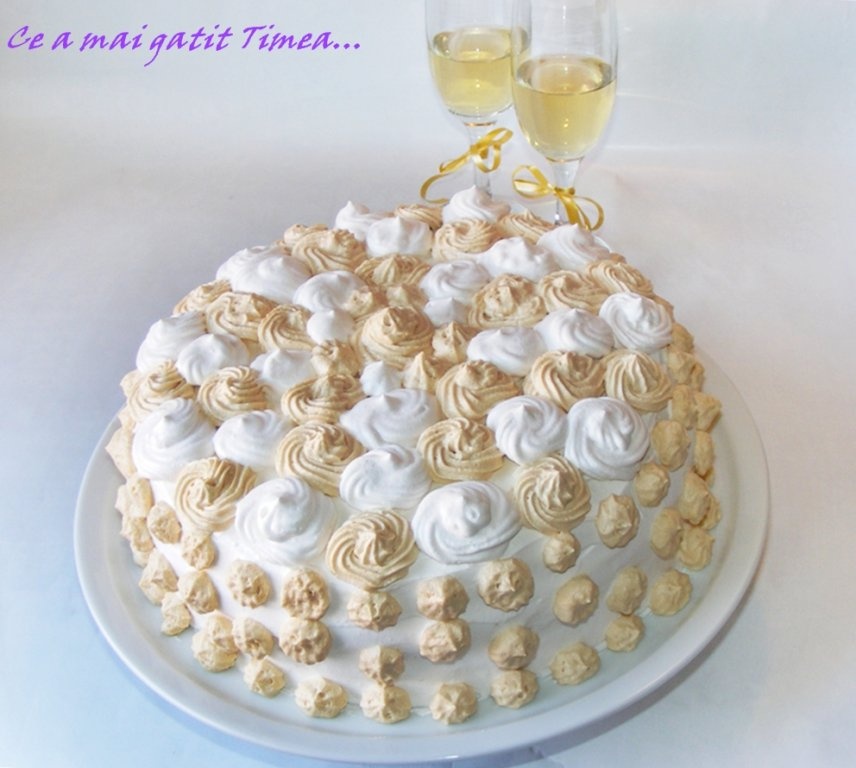 Tort cu frisca si caramel