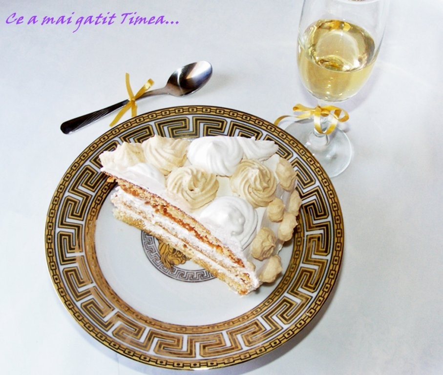 Tort cu frisca si caramel